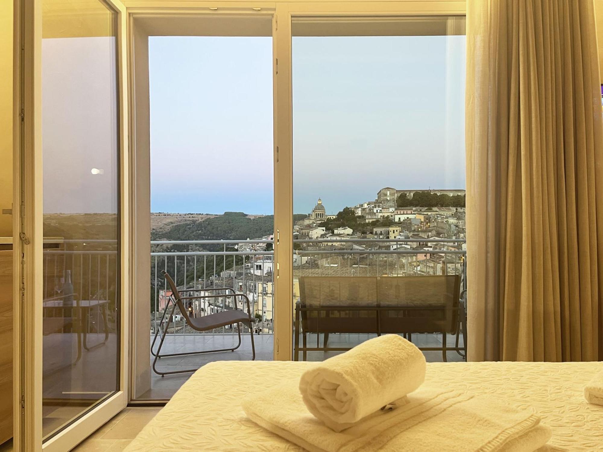 La Casa Di Irene - Suites Con Vista Raguse Extérieur photo