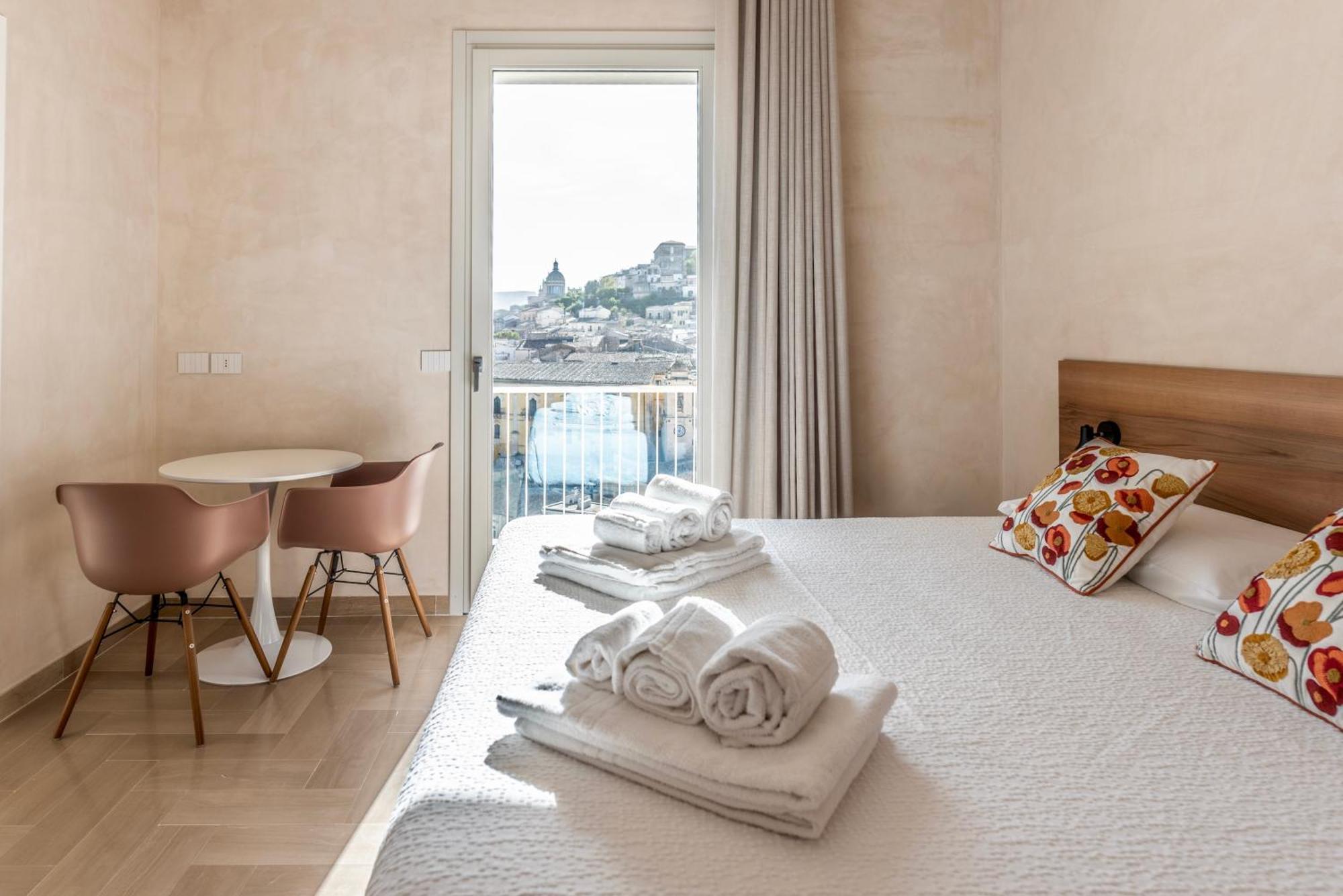 La Casa Di Irene - Suites Con Vista Raguse Extérieur photo