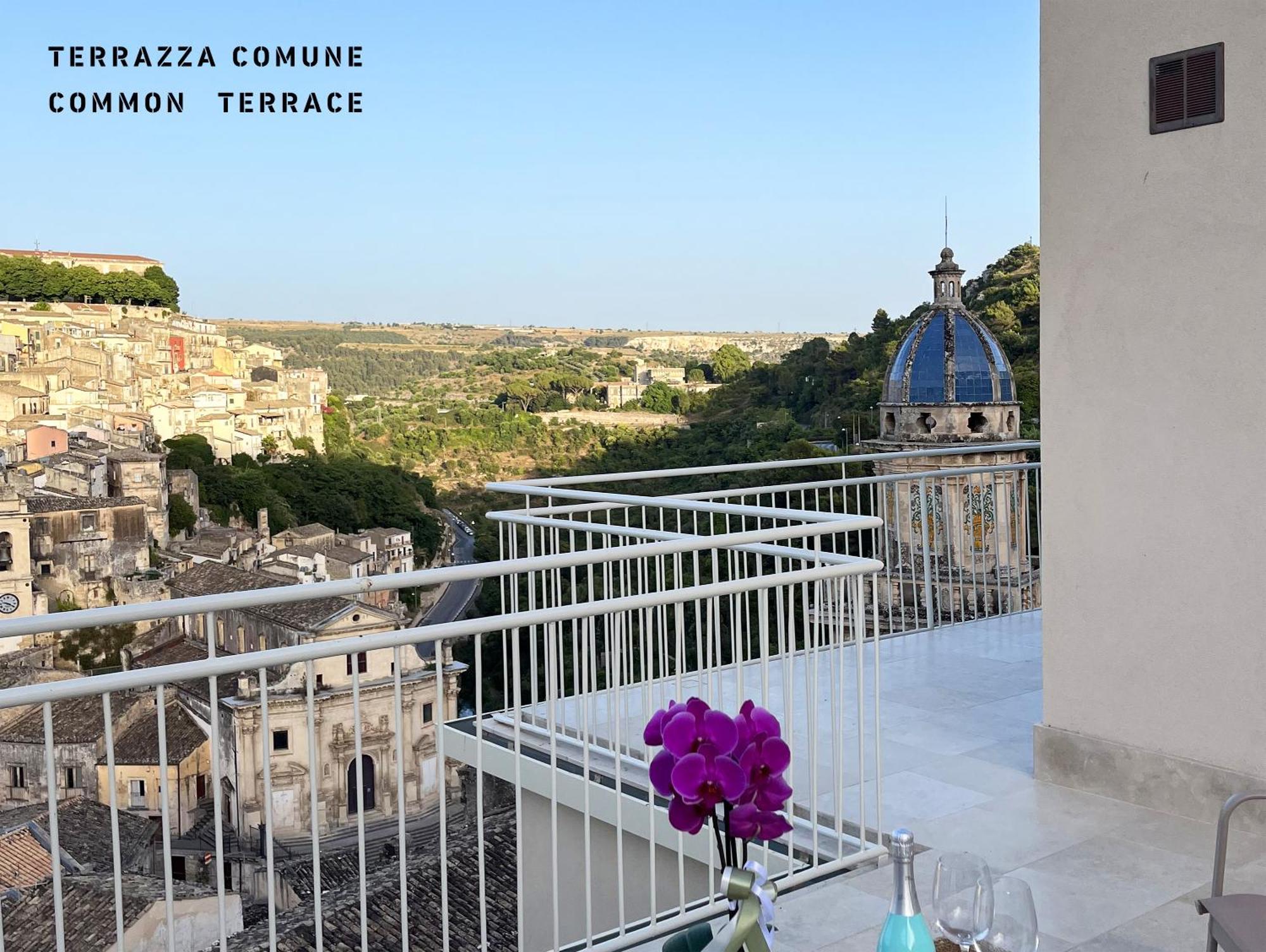 La Casa Di Irene - Suites Con Vista Raguse Extérieur photo
